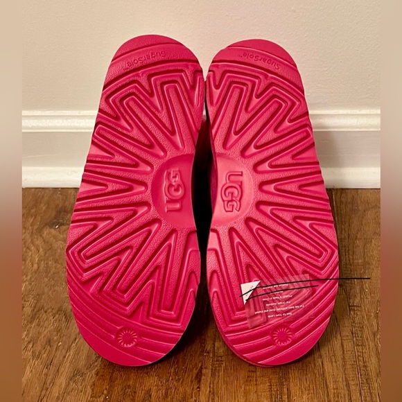 Bailey Bow II Boot UGGS NEVER WORN - Picture 4 of 5